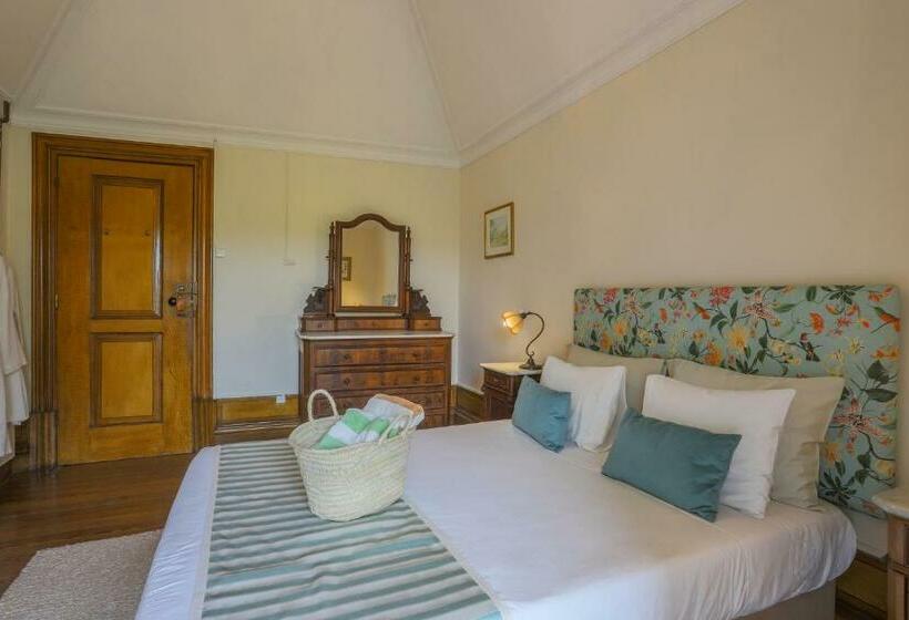 Номер Стандарт, Outeiro Tuías   Manor House