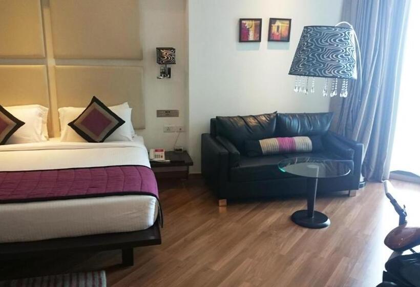 Club Room King Bed, Ramada By Wyndham Navi Mumbai