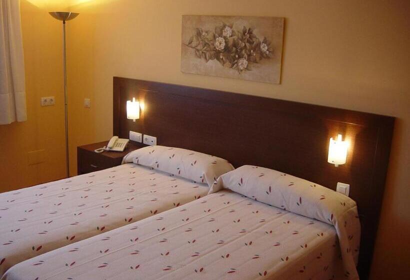 Номер Стандарт Трехместный, Hostal Acanto