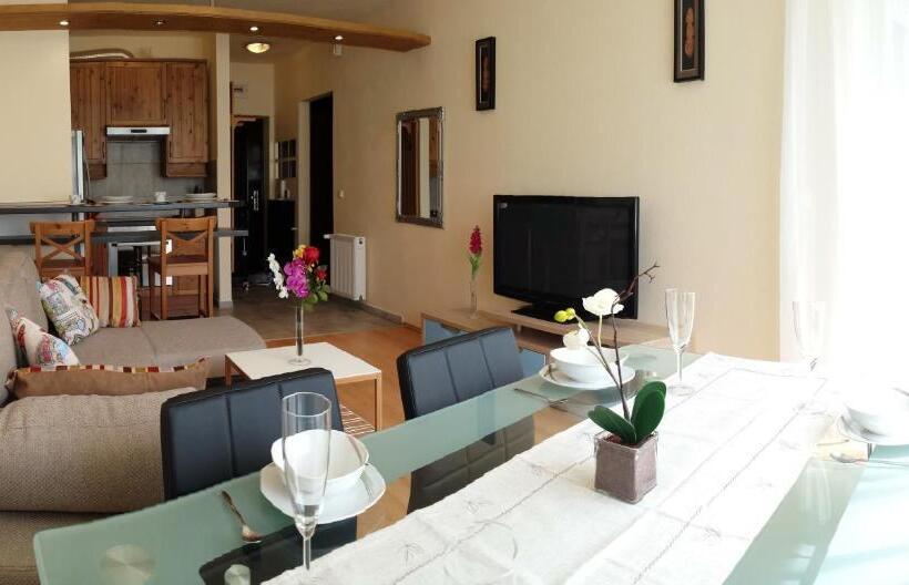 带1个卧室的带阳台的公寓, Garden House
