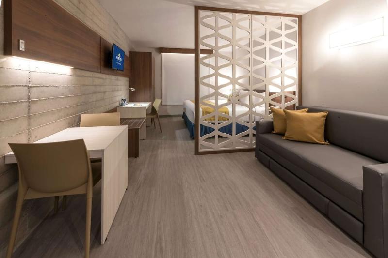 스위트 킹사이즈 침대, Microtel Inn & Suites By Wyndham Guadalajara Sur