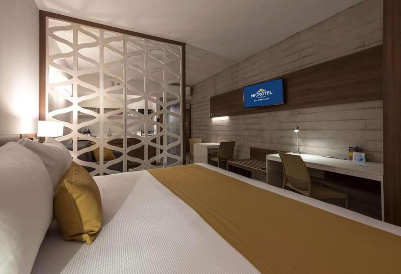 스위트 킹사이즈 침대, Microtel Inn & Suites By Wyndham Guadalajara Sur