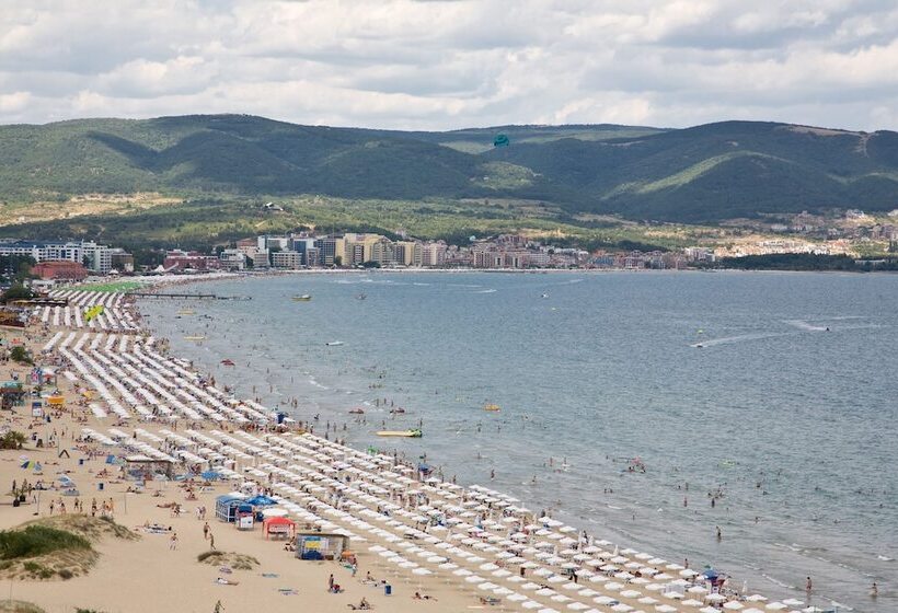 اتاق استاندارد سه نفره با چشم‌انداز کنار دریا, Burgas Beach