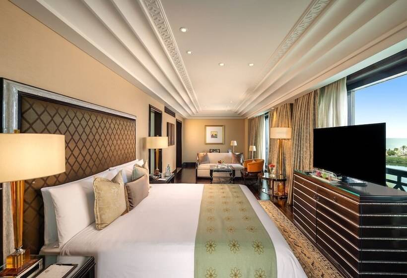 Номер Клуб, The Leela Palace Chennai