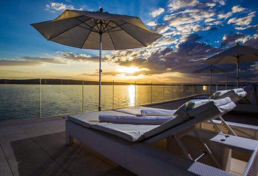 اتاق لوکس با چشم‌انداز دریا, Luxury Hotel Amabilis