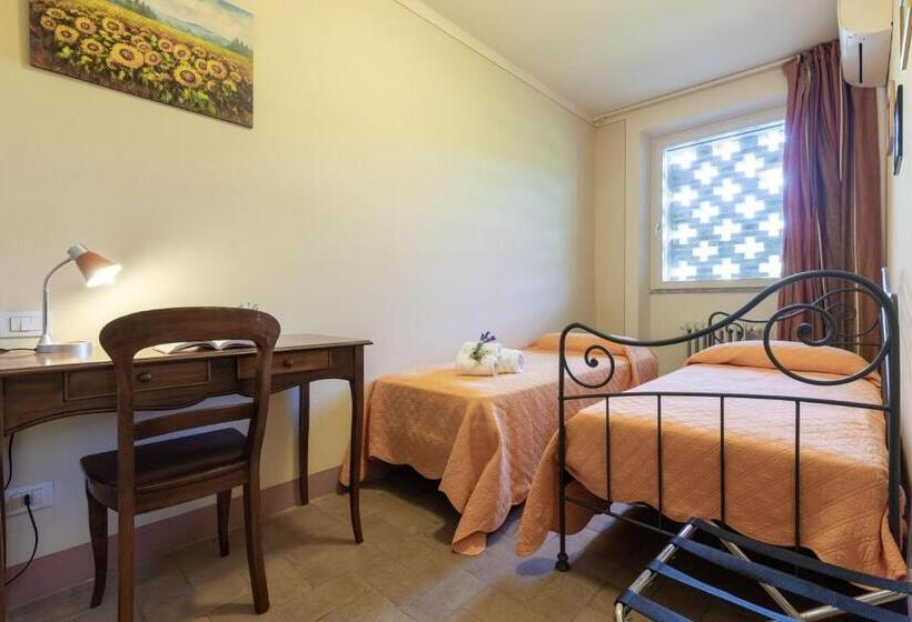 Семейный Номер, La Casa Medioevale
