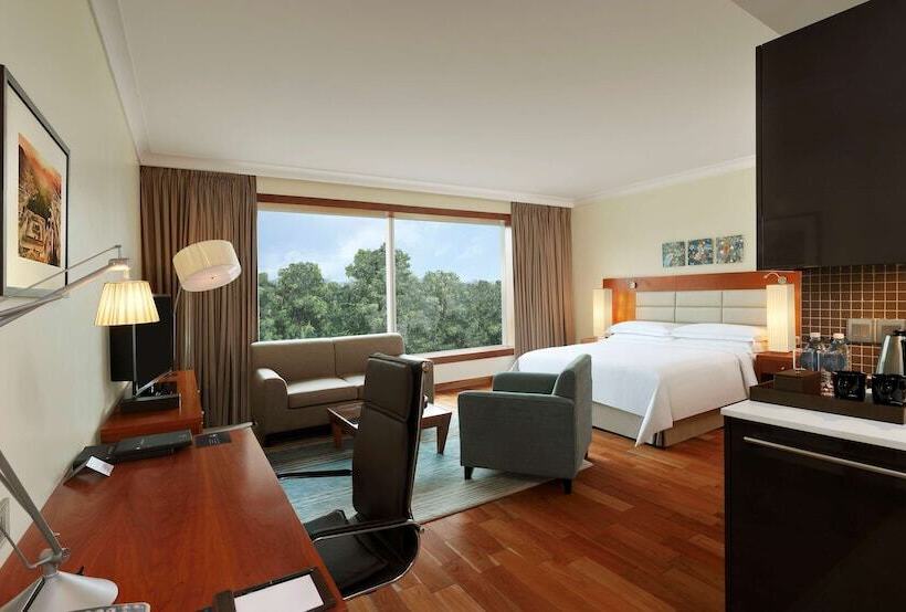 스탠다드 룸 킹사이즈 침대, Hilton Bangalore Embassy Golflinks