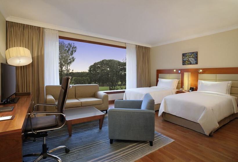 스탠다드 룸, Hilton Bangalore Embassy Golflinks