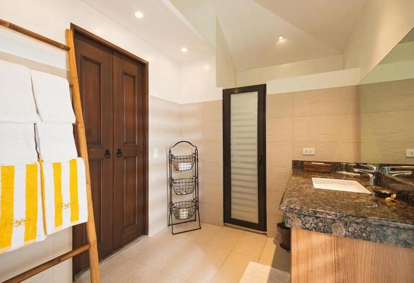 クイーンベッドのデラックスルーム, Virgin Beach Resort