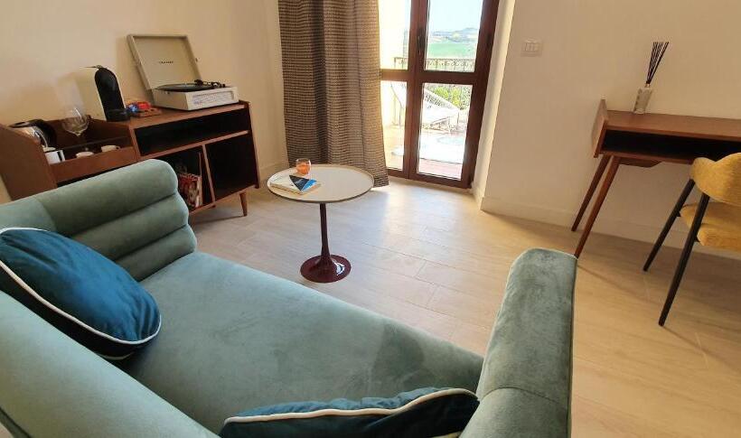 Люкс Вид на Бассейн, Villa Morro Suites