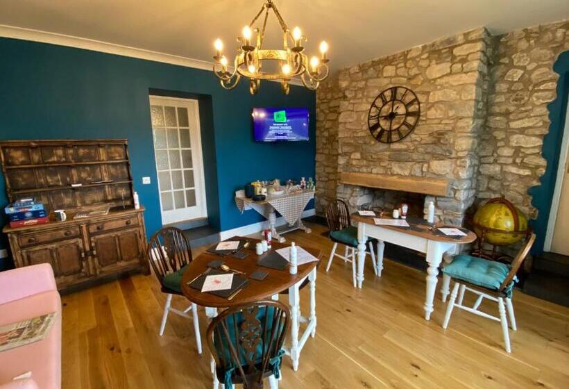 Семейный Номер, East Llanteg Guest House