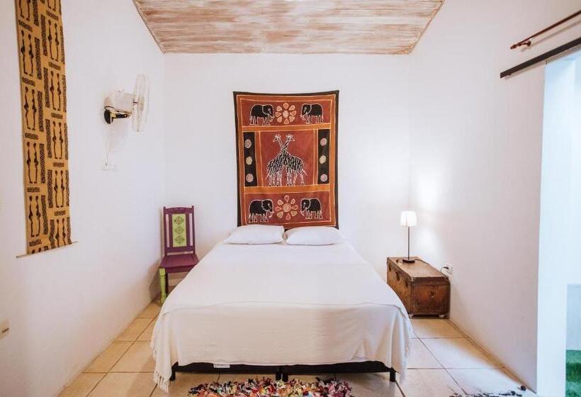 استودیوی لوکس, Maruja