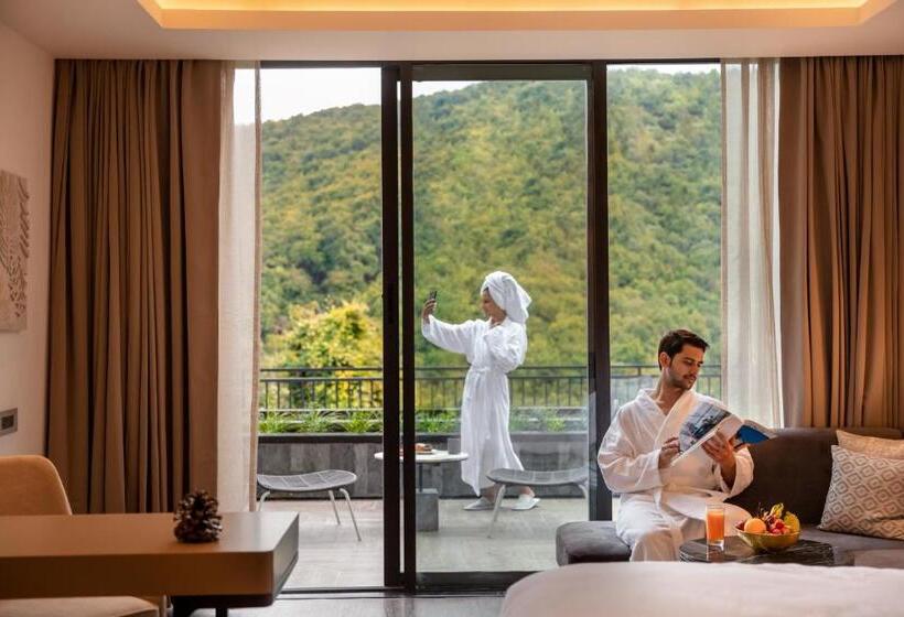 带大床的俱乐部房间, Hyatt Regency Dehradun Resort And Spa