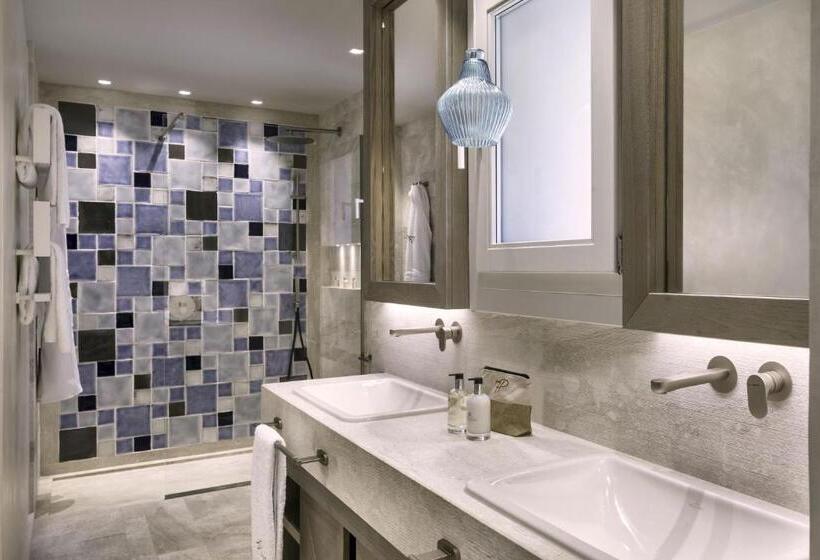 Suite with lake view, 7pines Resort Sardinia   A Destination By Hyatt
