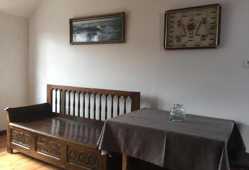 غرفة قياسية ثلاثية مع حمام خارجي, Chambres De Scavet