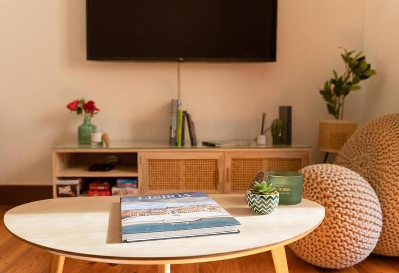 آپارتمان لوکس 1 خوابه, Your New Home In Lisbon   Ac And Fast Wi Fi