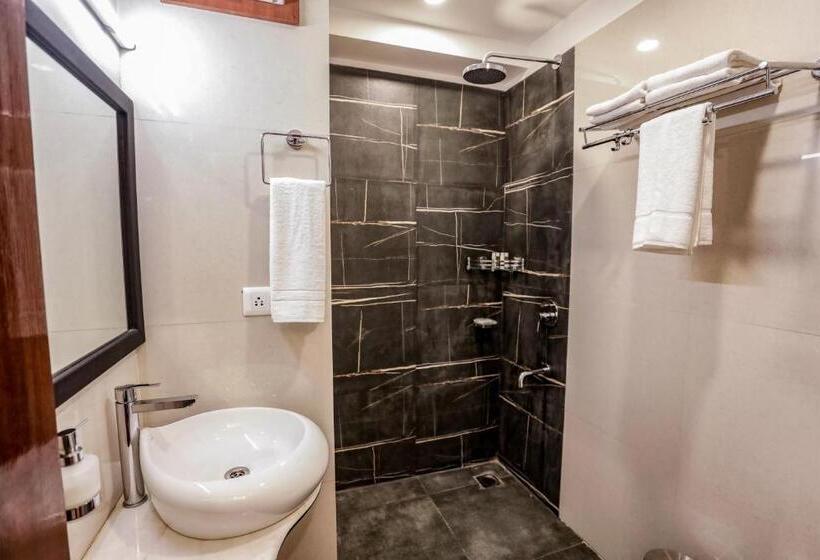 패밀리 룸, Regenta Resort Madhuganga Ukhimath