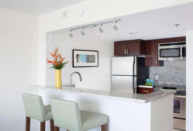 2 Bedroom Deluxe Apartment Sea View, Ilikai Hotel & Luxury Suites