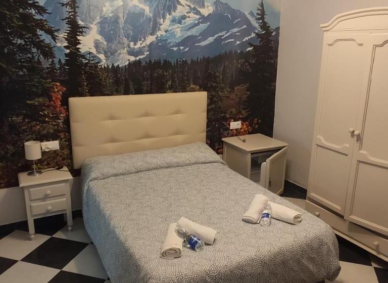 标准三人间, Hostal Sevillana Costa