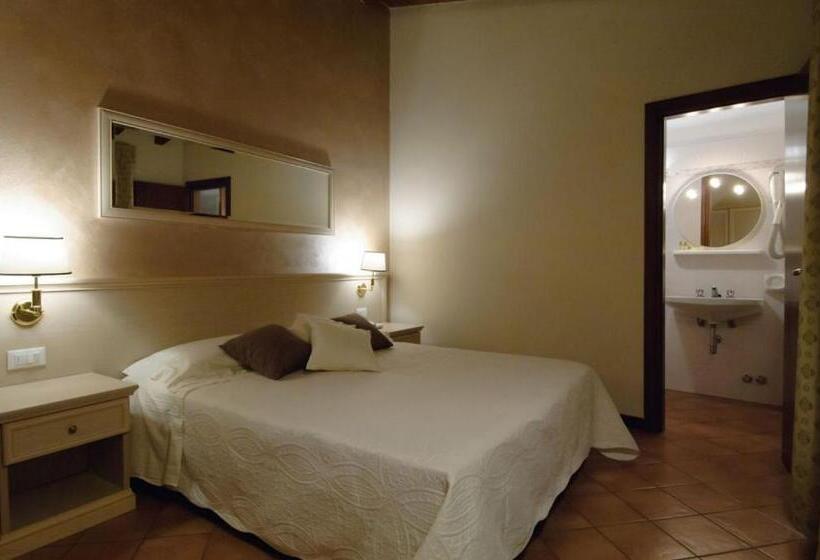 Номер Стандарт с Балконом, Albergo Cavallino 10