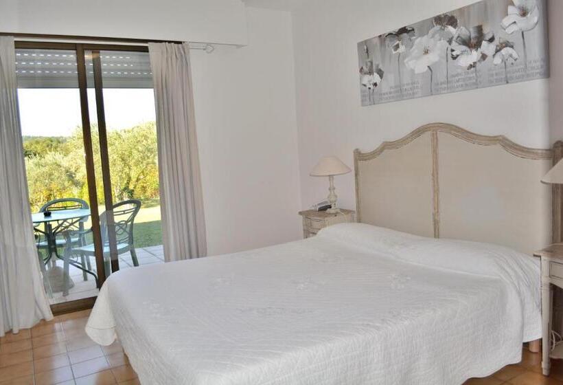اتاق سوپریور با چشم‌انداز باغ, Hôtel Le Colombier