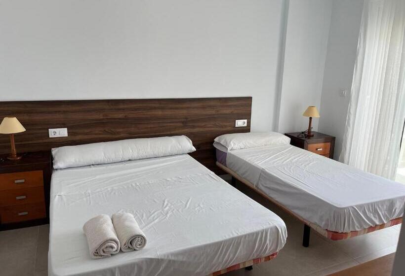 베이직 3인 룸, Living One Bed And Breakfast