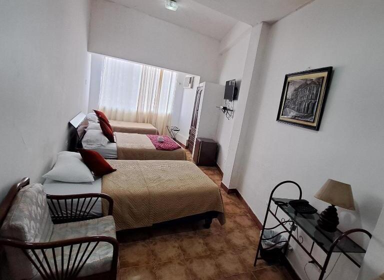 标准三人间, Atlantic Suites