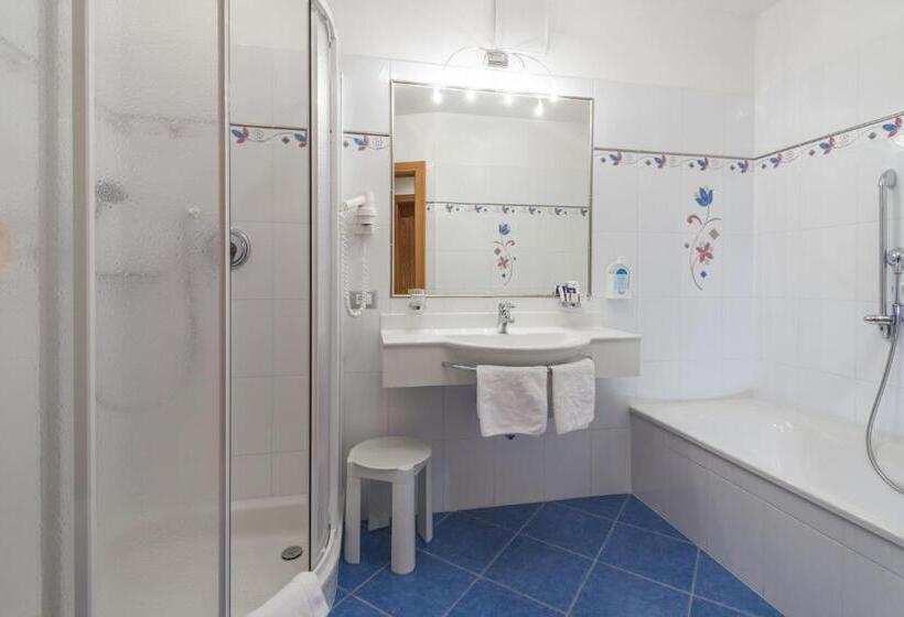 سوییت, Kristallhotel Corona Krone