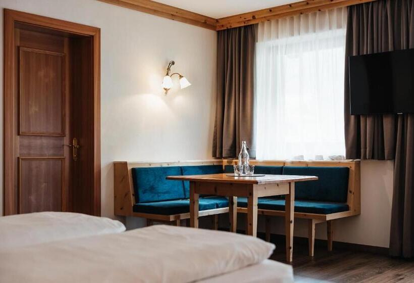 주니어 스위트, Kristallhotel Corona Krone