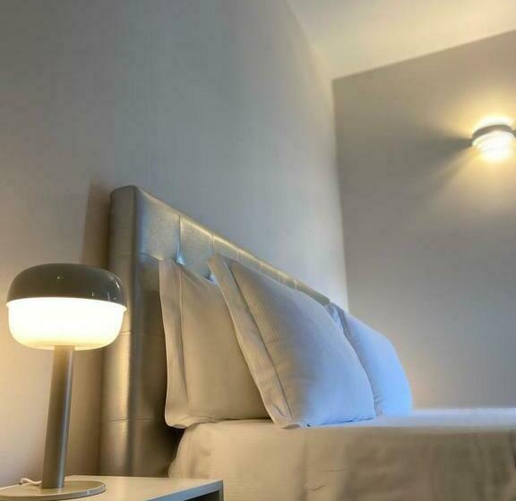 اتاق لوکس با بالکن, Midtown Salerno