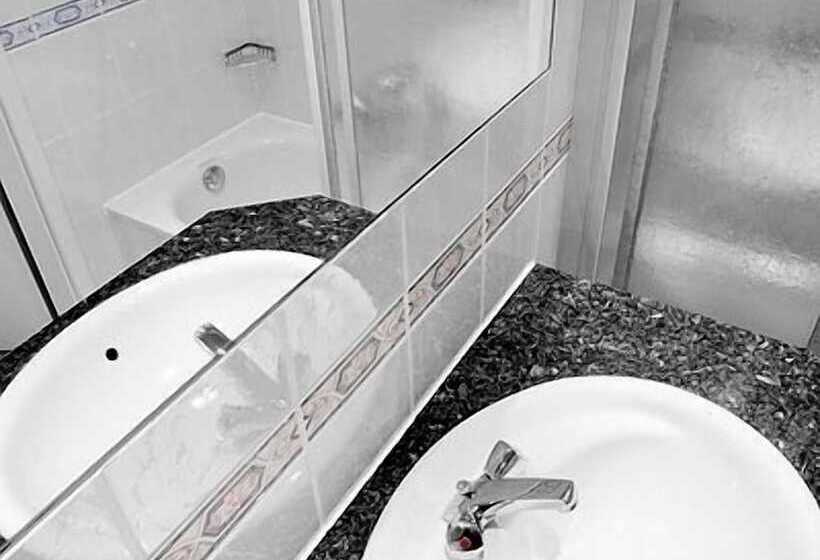 اتاق استاندارد یک نفره, Logis Hotel Restaurant Dimmer