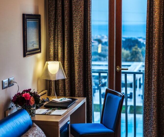 اتاق سوپریور با چشم‌انداز دریا, Kora Park Resort