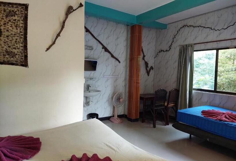 اتاق ساده سه‌ نفره, Auberge De La Plage