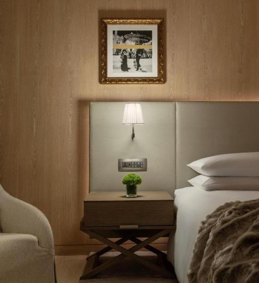 Deluxe Suite King Bed, The Dubai Edition