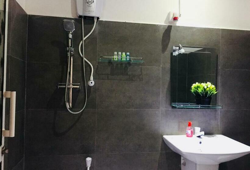 Номер Стандарт Трехместный, Thisara Guest House
