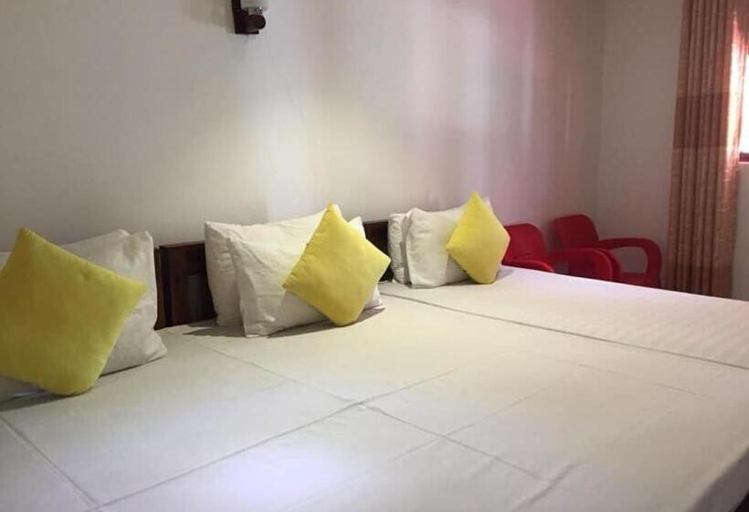 Номер Стандарт Трехместный, Thisara Guest House