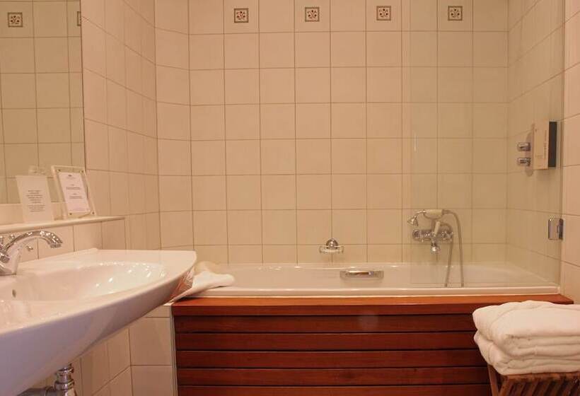 Полулюкс, Hestraviken Hotell & Spa