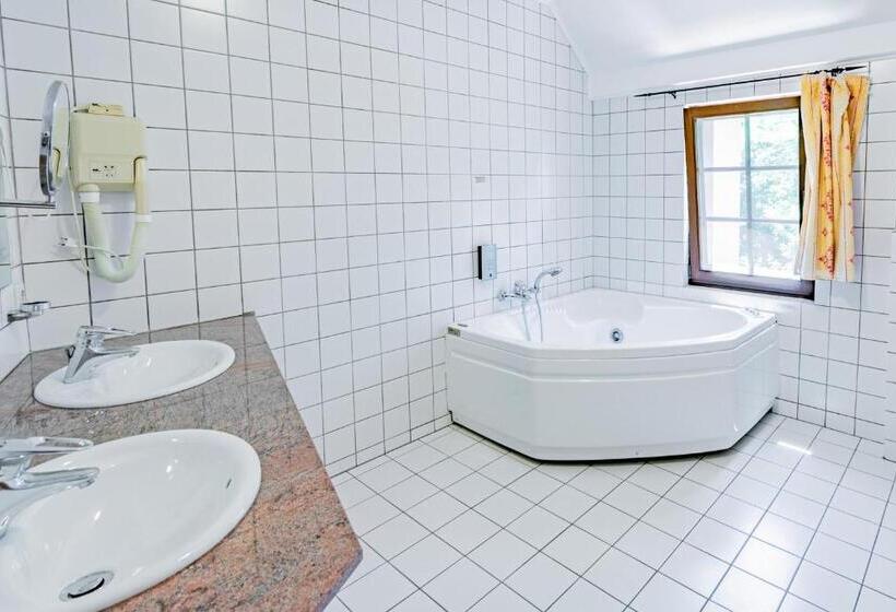 اتاق استاندارد با وان آب گرم, Aux Tanneries De Wiltz