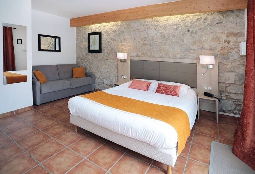 Четырехместный Номер Стандарт, Logis Hôtel & Spa Déjeunez Sous L Arbre