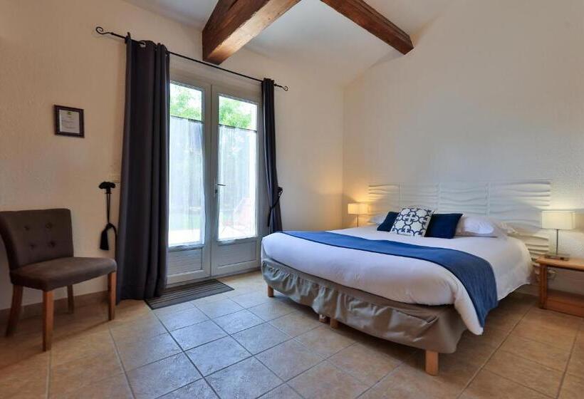 Трехместный Номер Комфорт, Logis Hôtel & Spa Déjeunez Sous L Arbre