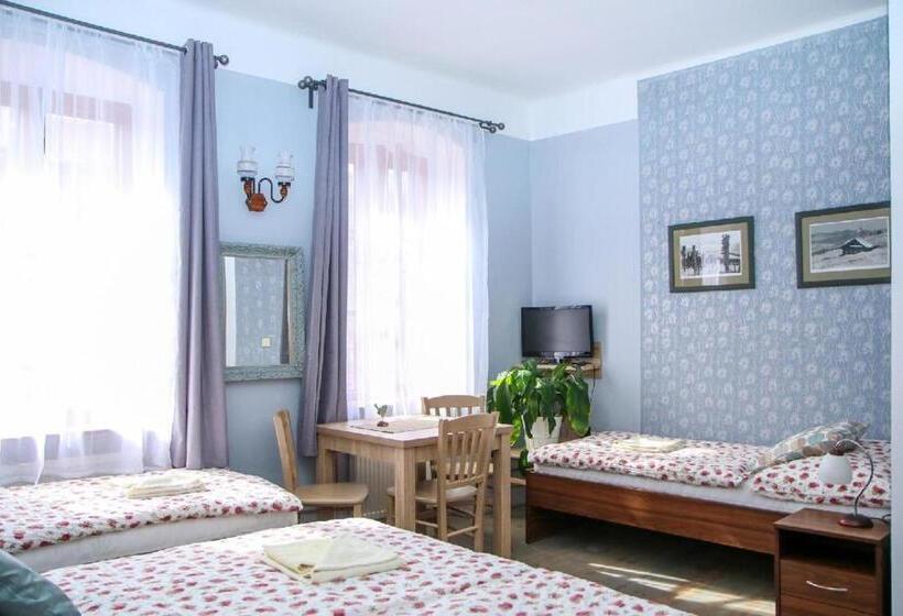 4인용 스탠다드 룸, Mini Hotel Abraka & Apartments