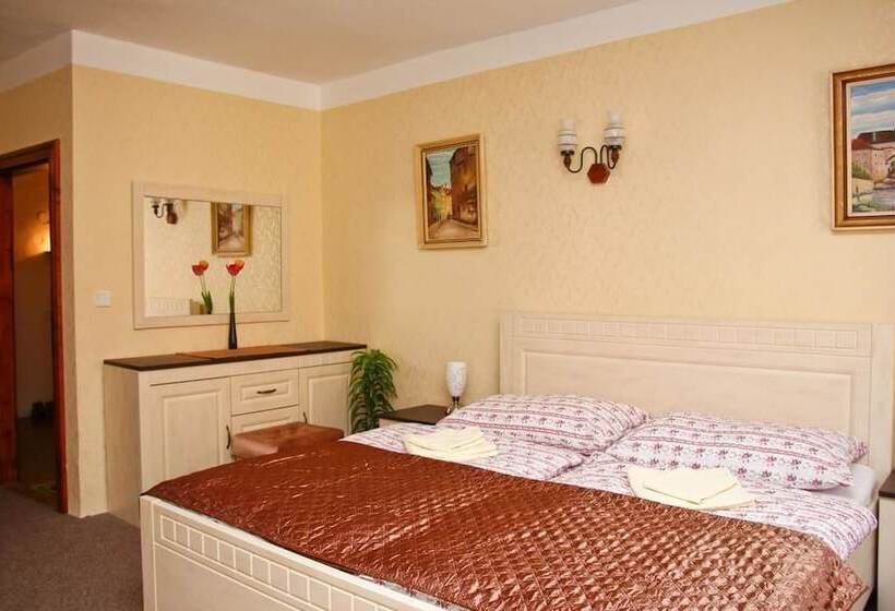 4인용 스탠다드 룸, Mini Hotel Abraka & Apartments