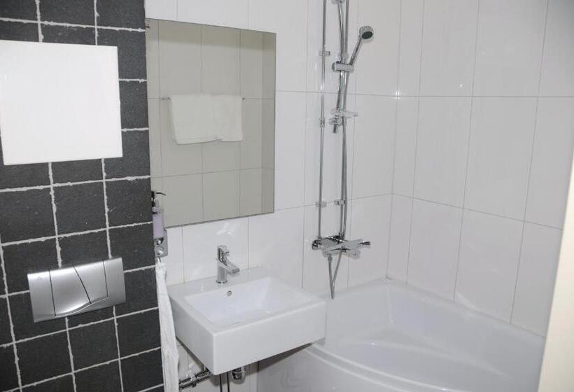 Номер Deluxe, åtellet Hotell