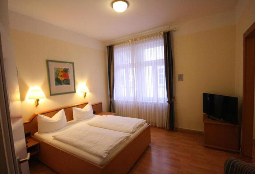 اتاق استاندارد چهار تخته, Altstadt