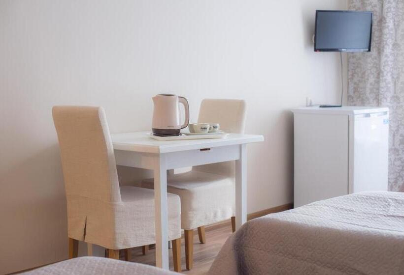 Economy Triple Room, Baltosios Bures