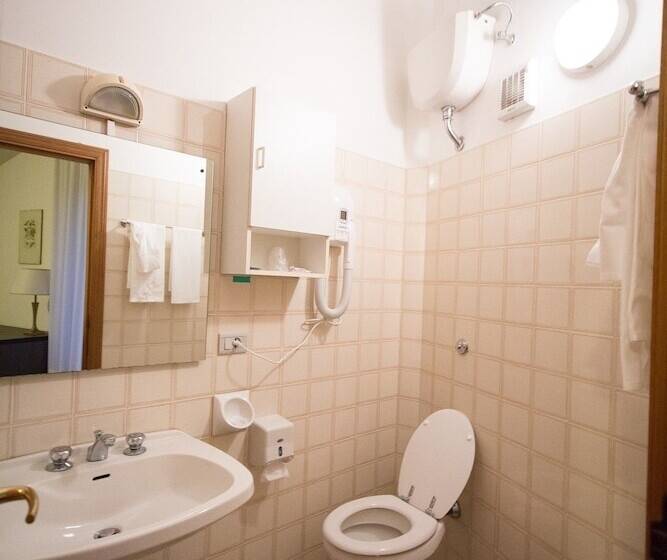 اتاق استاندارد سه نفره, I Tigli Albergo Diffuso