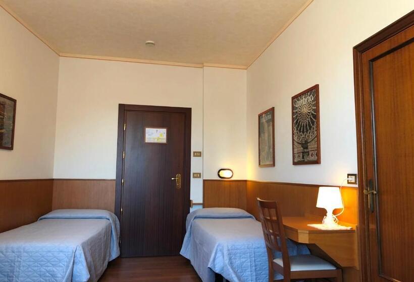 Economy Quadruple Room, Signa