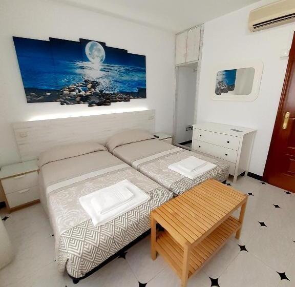 Номер Стандарт Трехместный, Hostal Kokkola