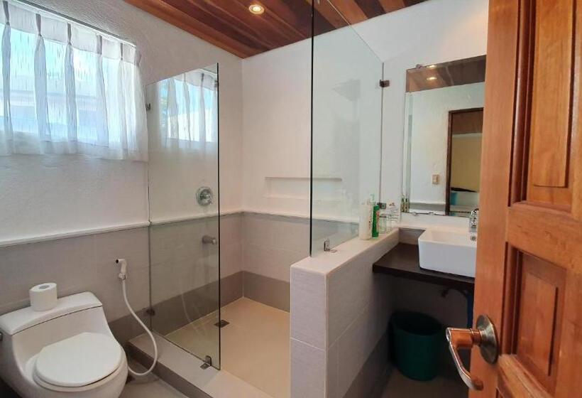 חדר דחוקס עם מיטת קינג, Pinjalo Resort Villas   Jade Hill Project Property Development