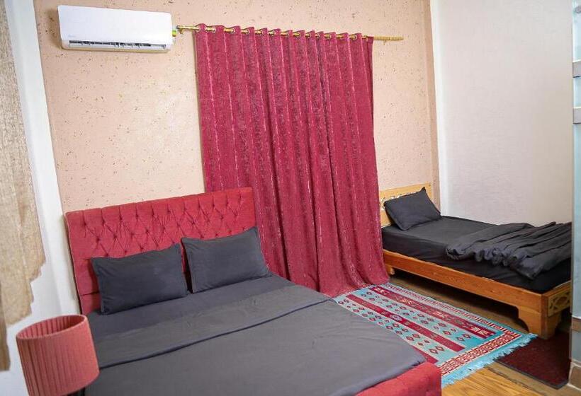 Chambre Triple Standard, Castle